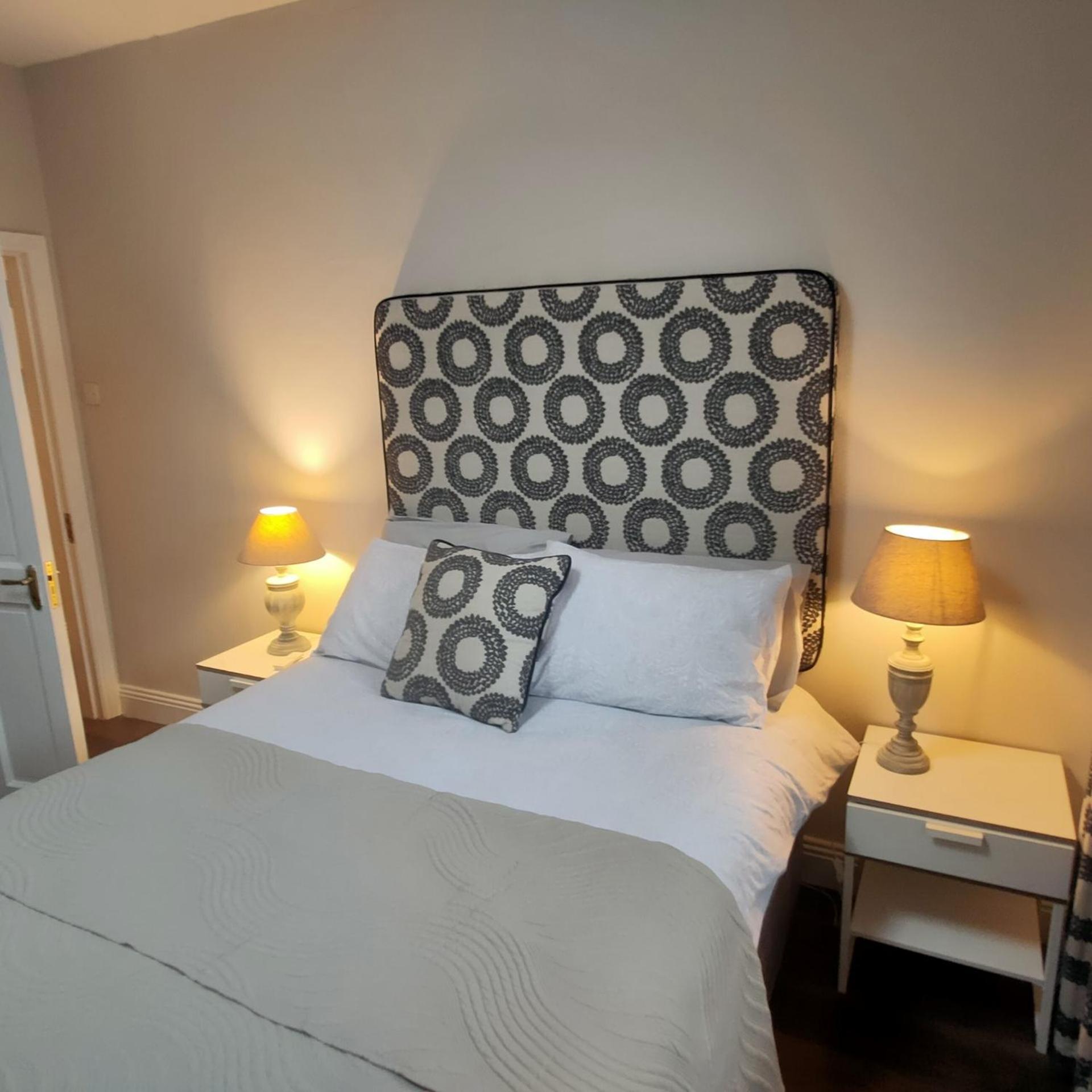 Russell Mews Apartment เอนนิส ภายนอก รูปภาพ