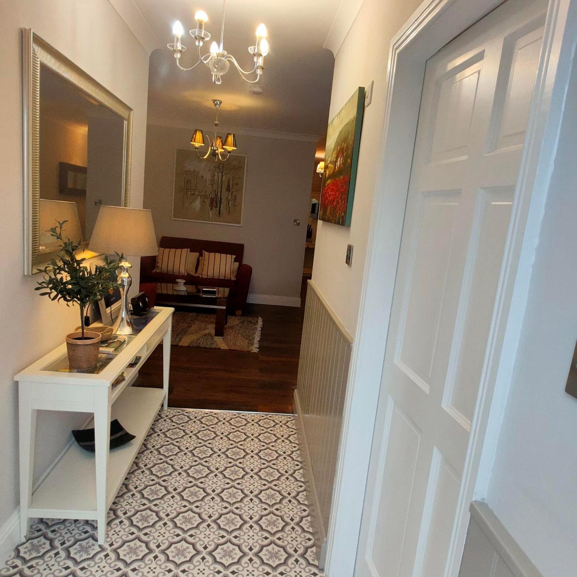 Russell Mews Apartment เอนนิส ภายนอก รูปภาพ