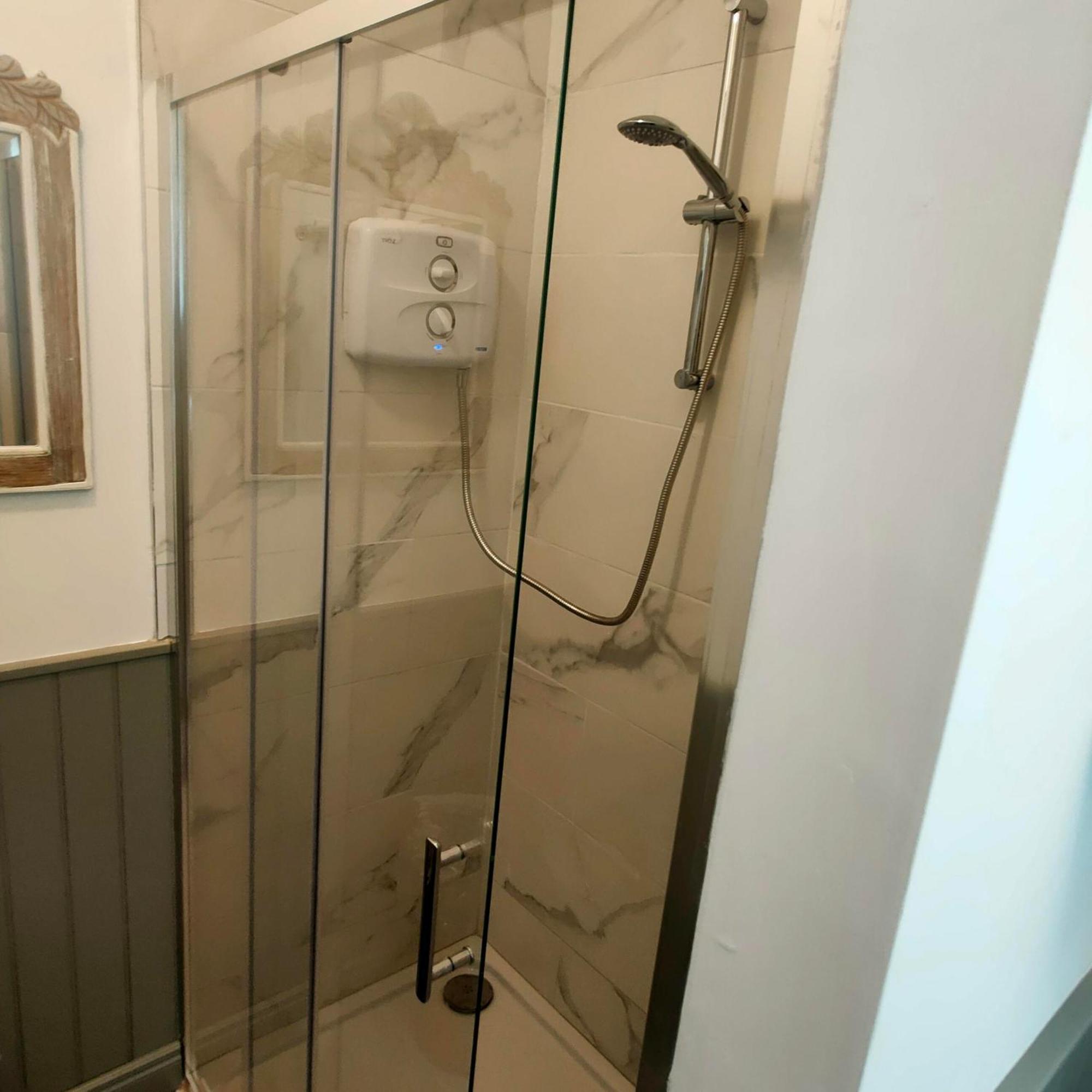 Russell Mews Apartment เอนนิส ภายนอก รูปภาพ