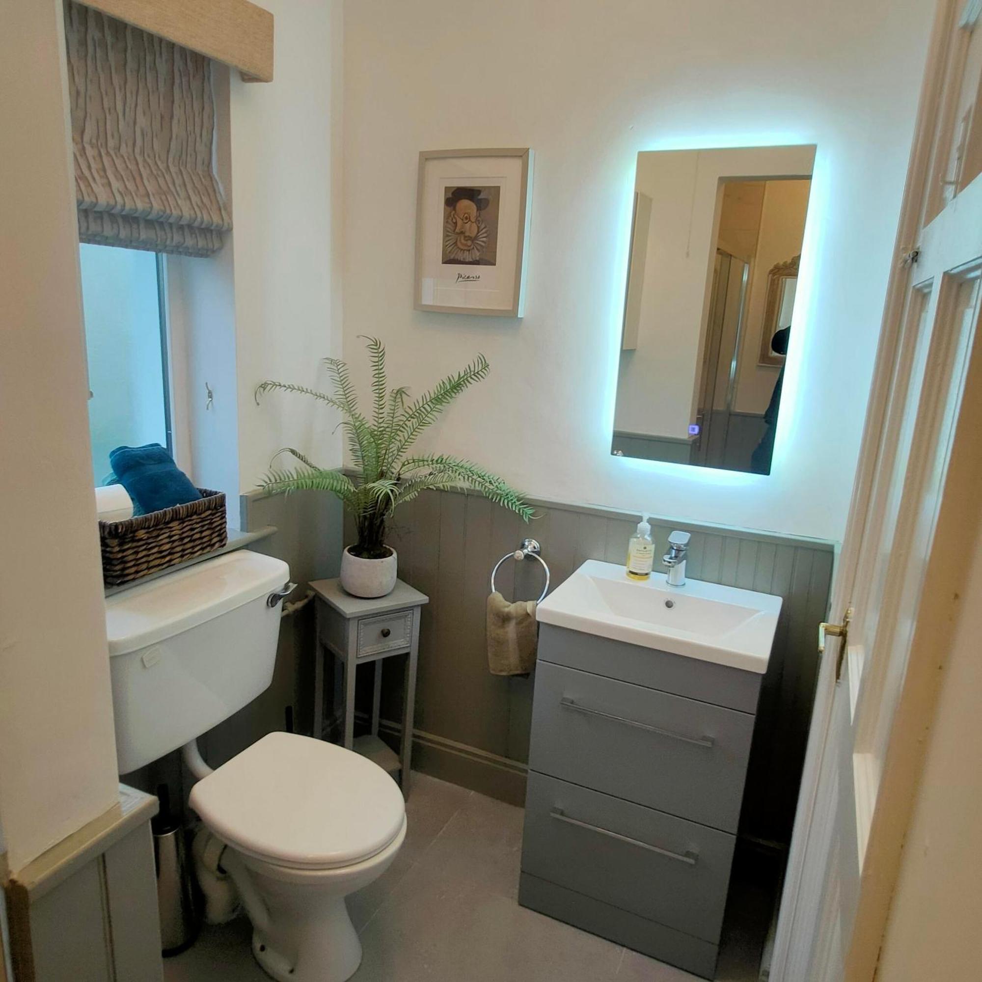 Russell Mews Apartment เอนนิส ภายนอก รูปภาพ